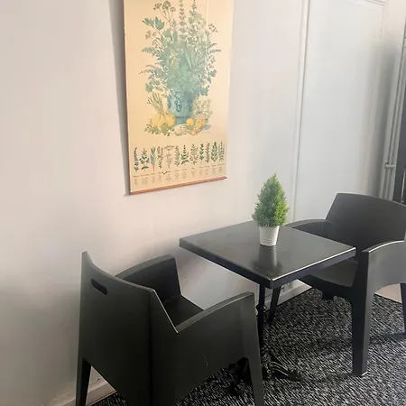 2- Le Chene Bleu Apartment *